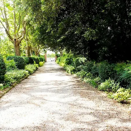 Charming In Mannelli *