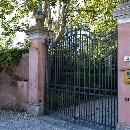 Charming In Mannelli *